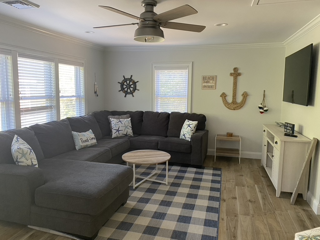 Come stay in the beautifully done home on the Seaview Ocean Beach Border. You are able to use all the amenities Seaview has to offer while being close the the village of Ocean Beach and all the restaurants and shops. 