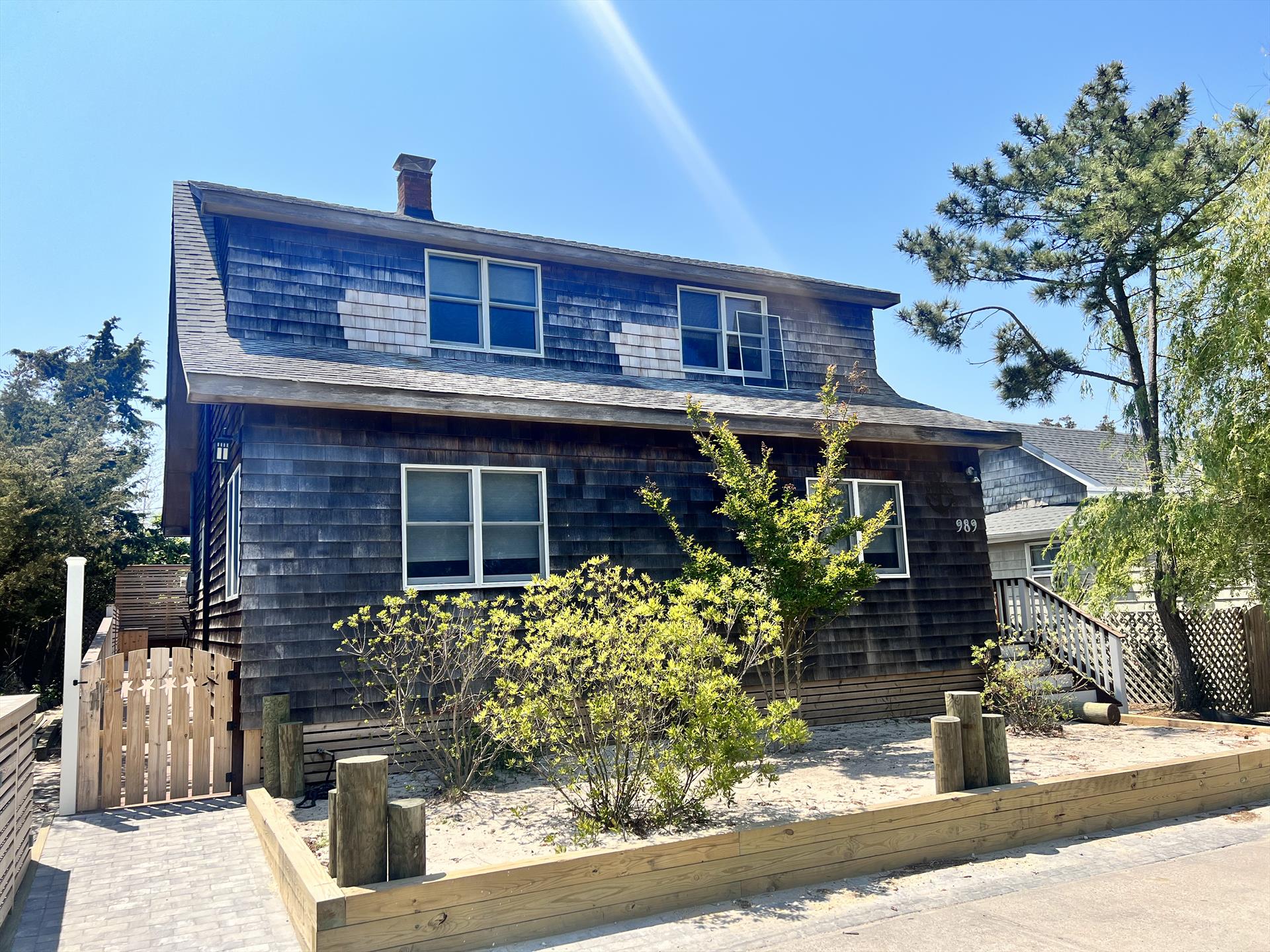 4 bedroom, 2 bath, steps to the beach home. Located in Ocean Beach and next to Seaview.
Large deck, outdoor shower, hot tub, A/C, Satellite TV, etc. <b>
<b>

