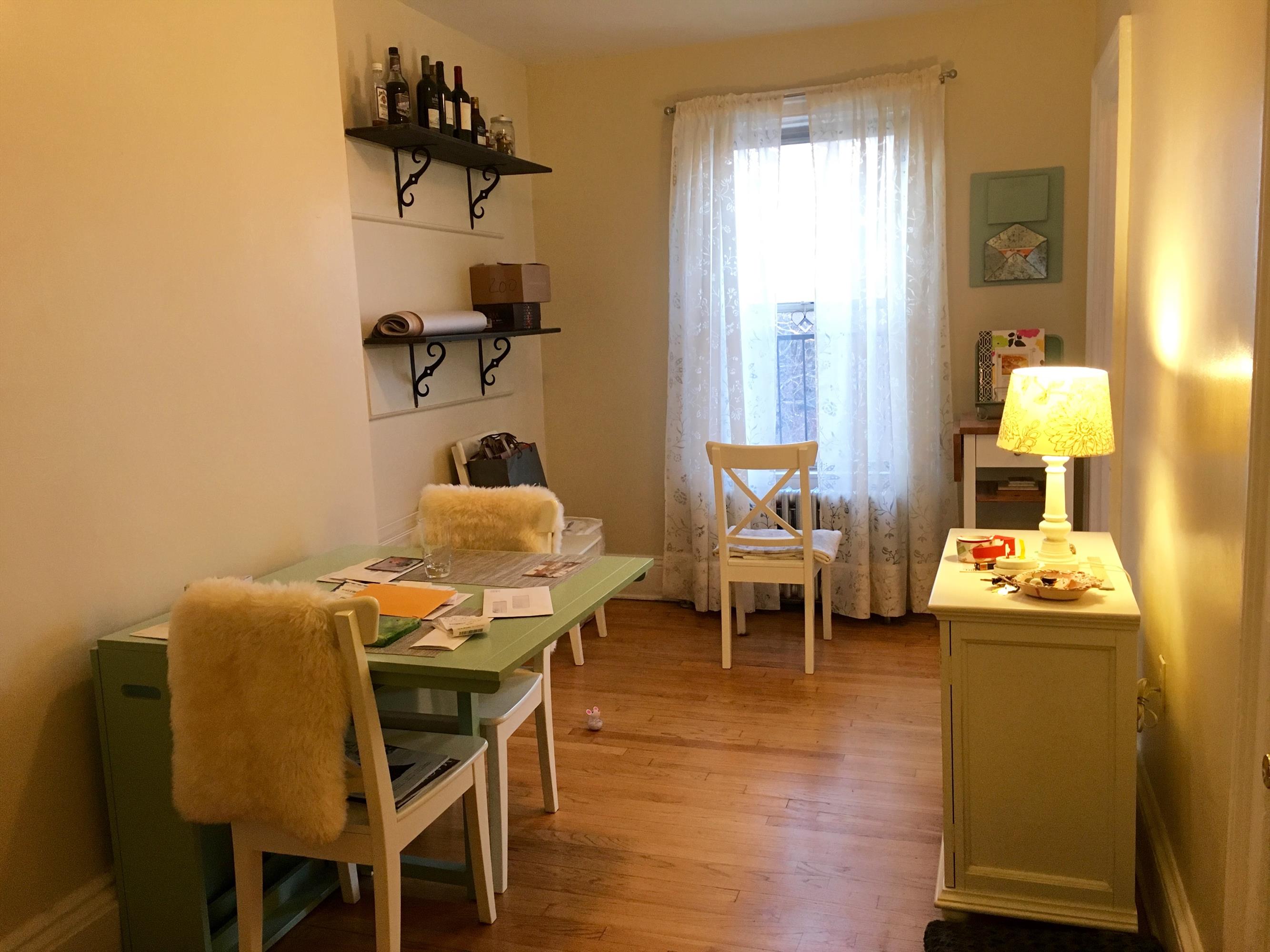 Beautiful and Spacious 1Bd/1Bth apt With Heat & Hot Water Included, Featuring, Hardwood Floors, French Doors and is only Blocks from Transportation to NYC, Shopping, Dining/Bars and Much More...Wont Last!  One Month Broker Fee!


