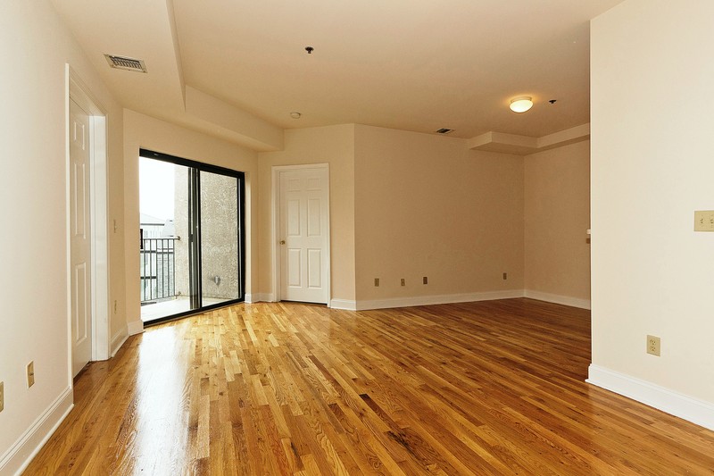 Beautiful 2Bd/2Bth Apt with private Patio. Elevator Bldg. Featuring: All Appliances, Oven Range, Microwave, Refrigerator, Dish Washer, Central AC/Heat, Hardwood Floors in Living Room and Carpet in Bedrooms, Laundry Room, Gym included, and Inside Parking is $250 Subject to Availability… Pets Allowed for additional fees and it is subject to landlord’s approval. Won’t Last!! Some of the Pictures are not from the actual apartment is only to give you a basic Idea.
