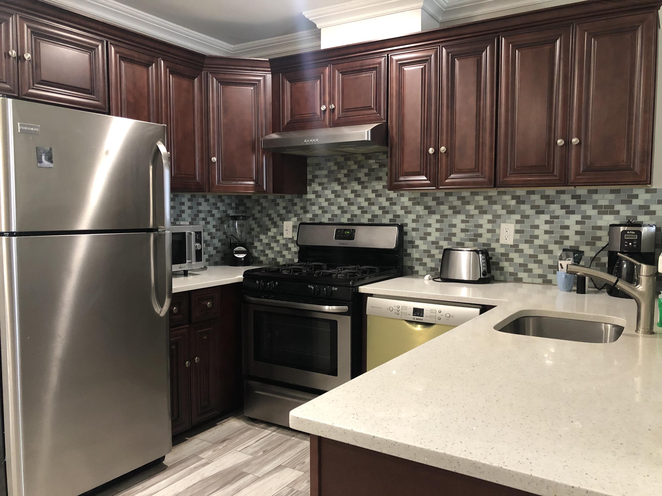 2BD/1Ba in new rental building in the highly desirable Journal Square neighborhood. Just a short blocks from the PATH train station. Open layout kitchen with stainless steel appliances (refrigerator, stove and dishwasher) and granite counter-tops. The Two bedrooms can accommodate queen-size beds.  Unit is flooded with natural light. Shared Laundry and INDOOR parking available to rent! Available for May 15th occupancy or sooner. Broker's fee applies.