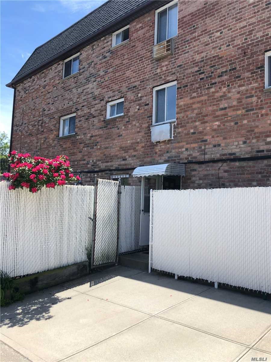 Sunny 1 Bedroom Apartment For Rent In Bayside. Features a Spacious Living Room, Eat In Kitchen and 1 Full Bath. Hardwood Flooring. Separate Entrance. Small private outside area with BBQ. Near Bayside LIRR Station, Buses, and Shops.
