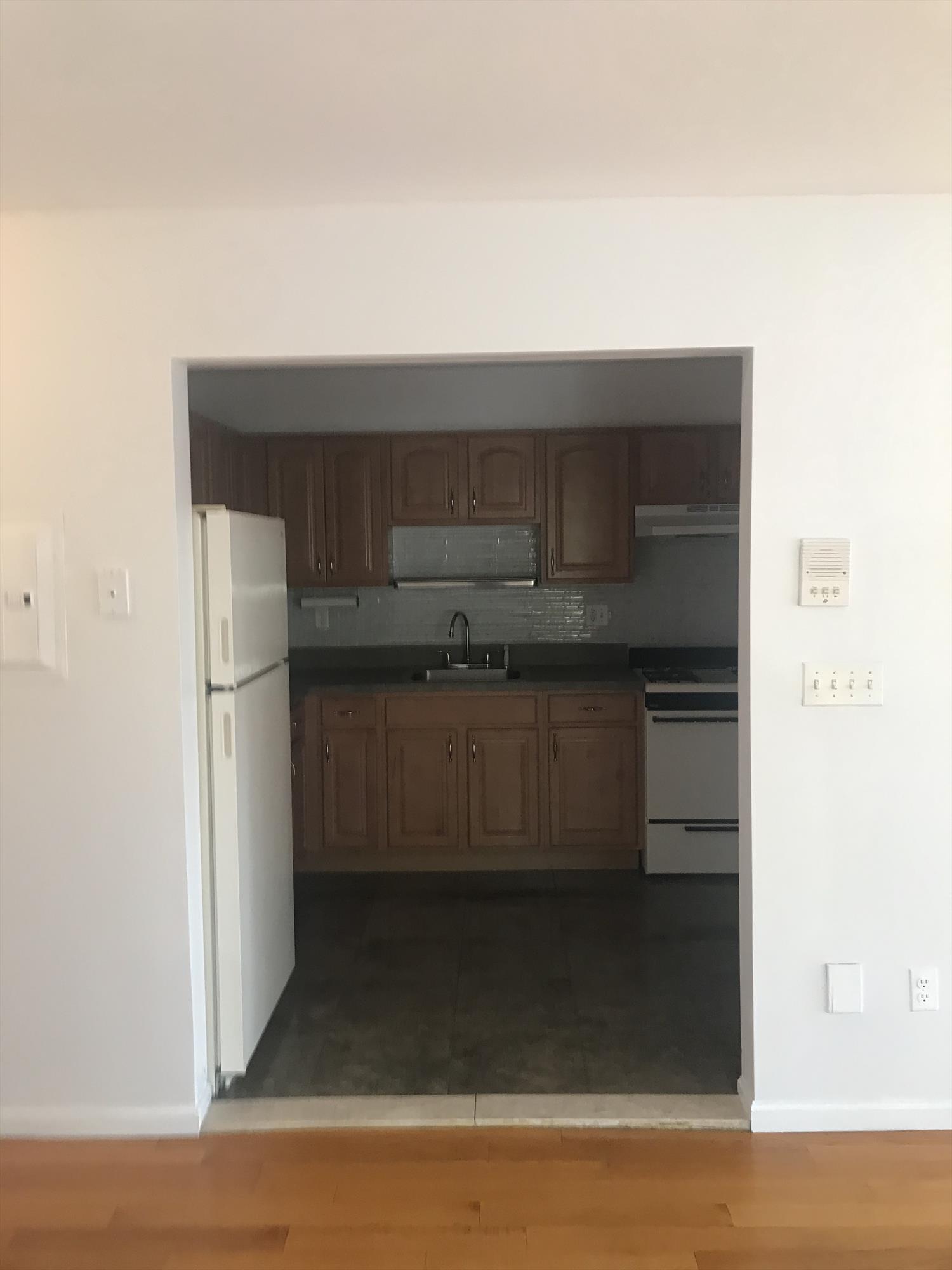 Lovely 2 Bedroom For Rent In Middle Village Feautures Living Room, Dining Room, Eat In Kitchen and 1 Full Bathroom. Hardwood Flooring Throughout. Water included. Close To All Shops And Transportation.