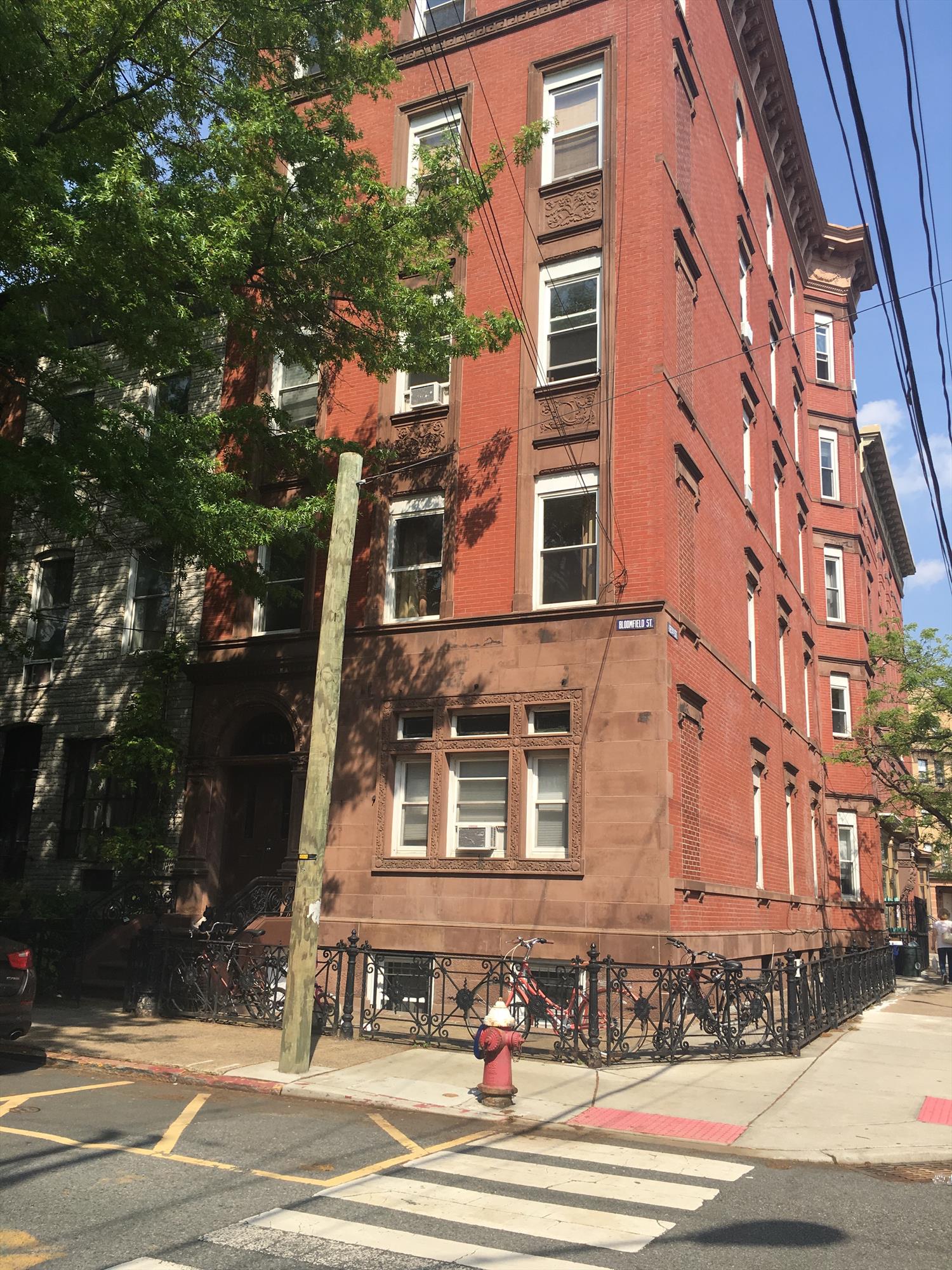 Large 3 bedroom 1 bath on upper Bloomfield Street, lots of windows, eat in kitchen, washer/dryer in unit.
One block to bus transportation, just minutes to Ferry and Hoboken's waterfront.
BROKER FEE PAID BY LANDLORD