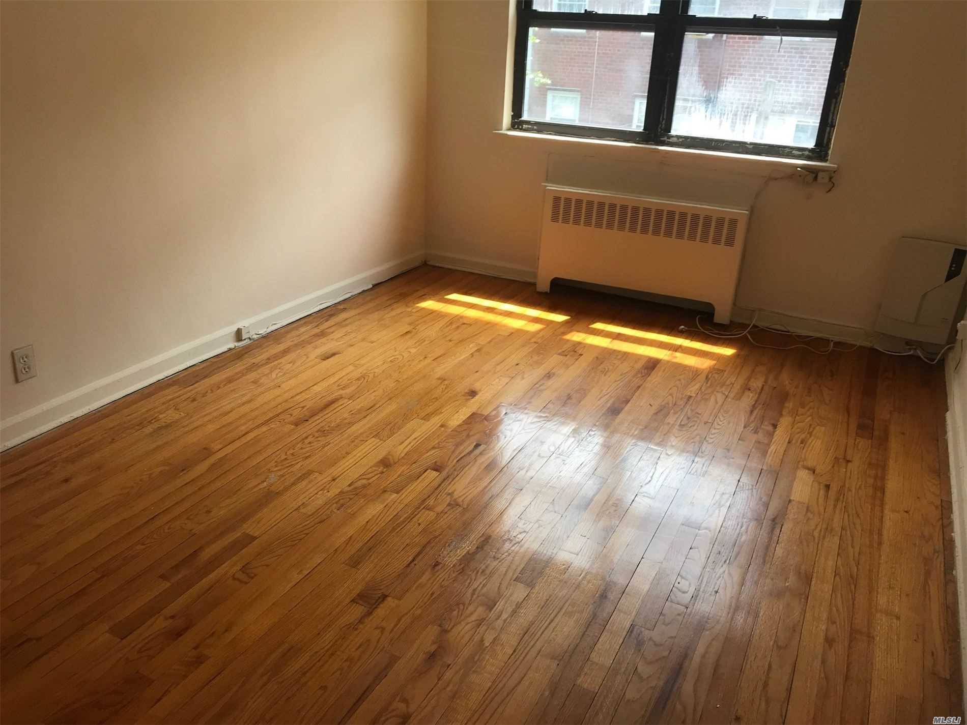 Lovely Spacious 3 Bedroom Apartment For Rent In Whitestone, Features Living Room, Dining Room, Eat-In-Kitchen w/ Dishwasher, And 1 Full Bathroom. Hardwood Floors Throughout. Coin Operated Washer And Dryer On Premises. Shared Yard. Landlord Pays Heat And Water. Conveniently Located Near Public Transportation, Parks, And Shops.