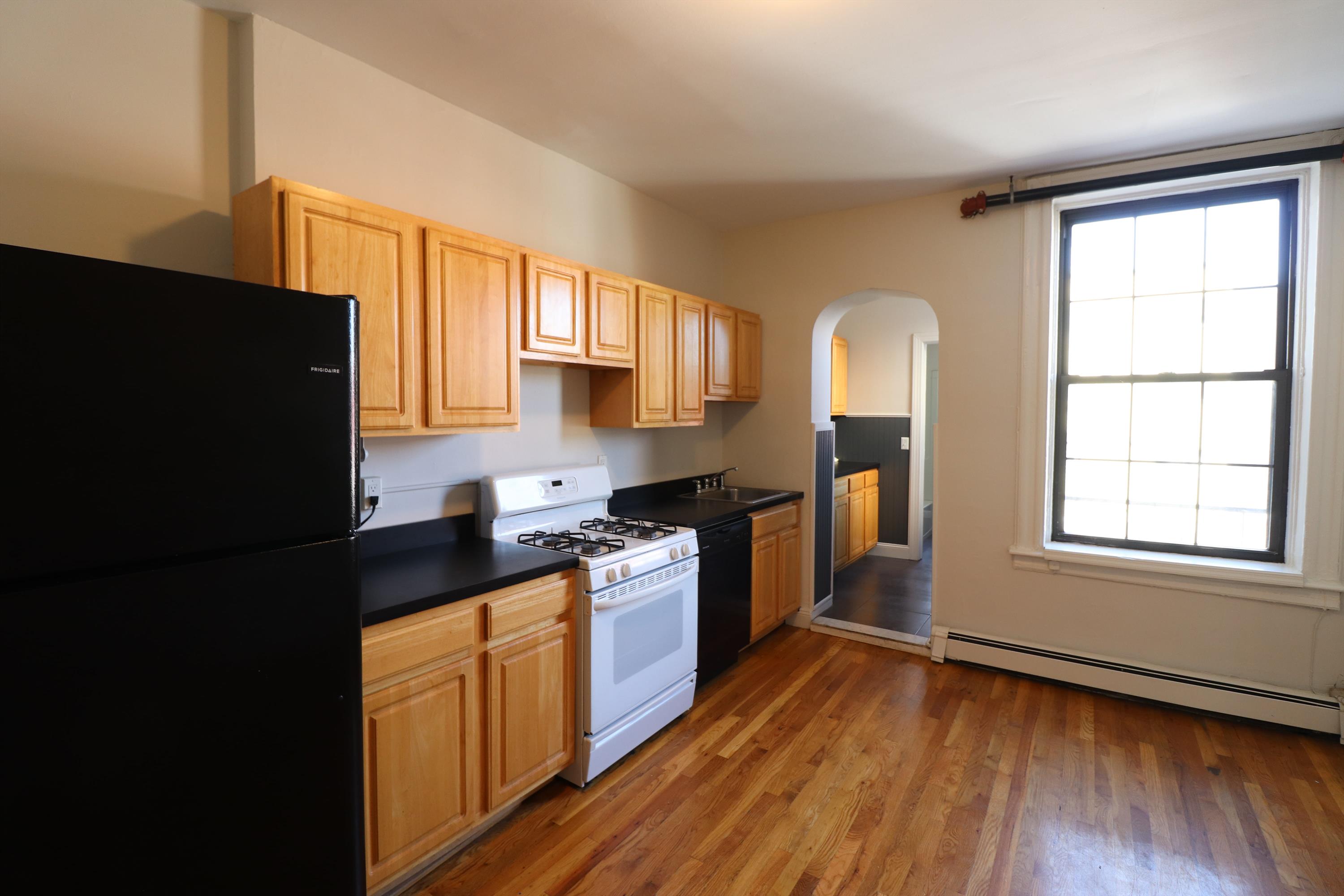 ***NO BROKER FEE*** Charming 4bed/2bath in Hoboken. Hardwood floors throughout, high ceilings, big bedrooms. Washer & Dryer will be installed. Perfect for shares. Next to restaurants, shopping, parks, bus to NYC, close to lightrail and PATH. Price is based on a 1 free month on a 13 month lease amortized rent.