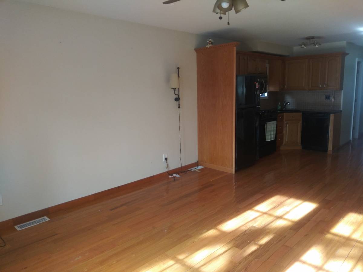 Lovely 2 Bedroom Apartment for Rent in Whitestone. Features Living Room/Dining Room Combo with Open Concept Kitchen, 2 Bathrooms and Basement. Water is Included in the Utilities. Hardwood Flooring Throughout. Comes with Balcony, Backyard Access, Washer/Dryer in Basement. Convenient to Transportation and Shoppinh