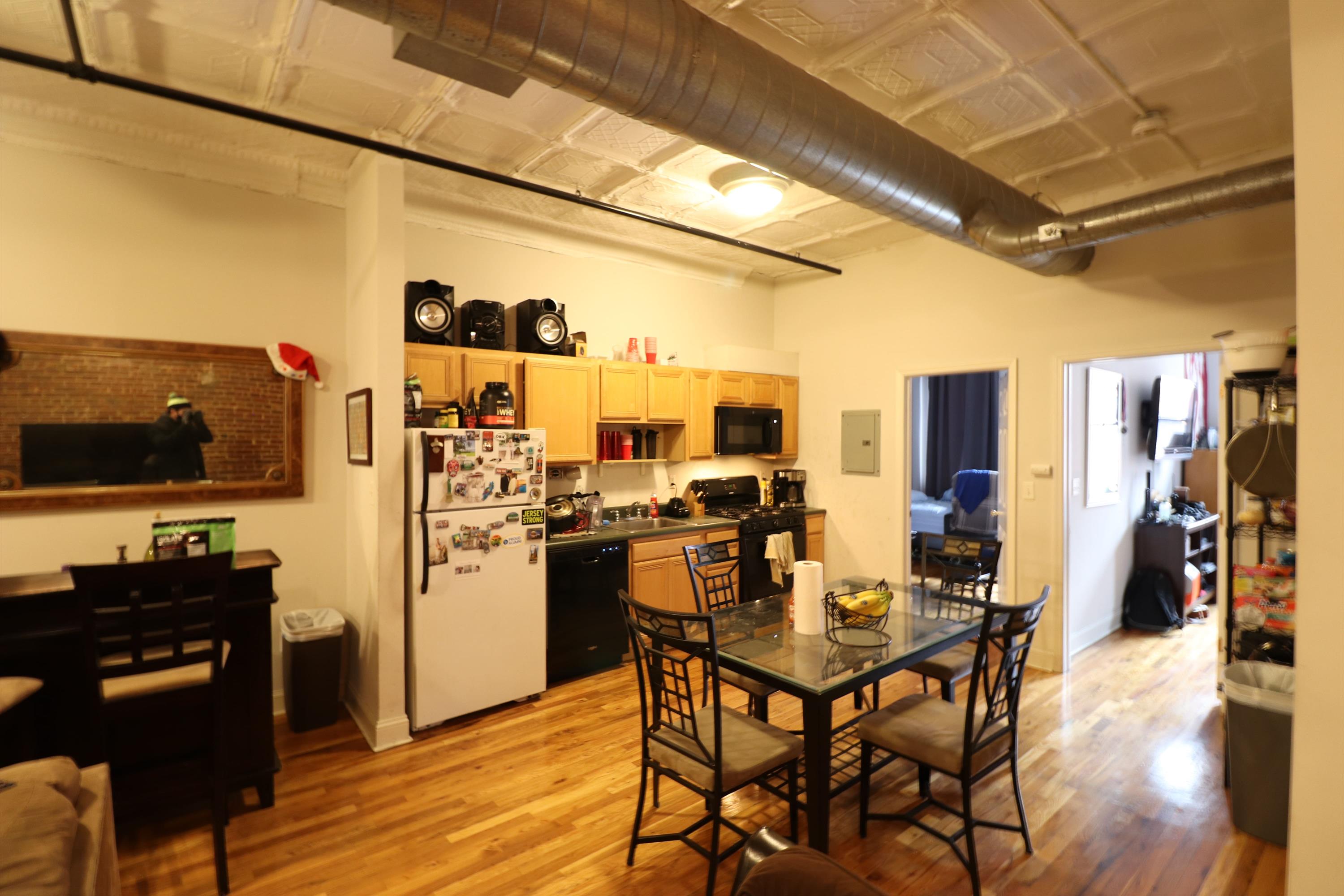 ***NO BROKER FEE*** Spacious loft style 4 bedroom with central air and in-unit washer/dryer. Property is located on the 2nd floor, only 1 flight up. Property features large size bedrooms, 2 bathrooms, hardwood floors, dishwasher, in unit washer/dryer, plenty of closet space and a huge living area.