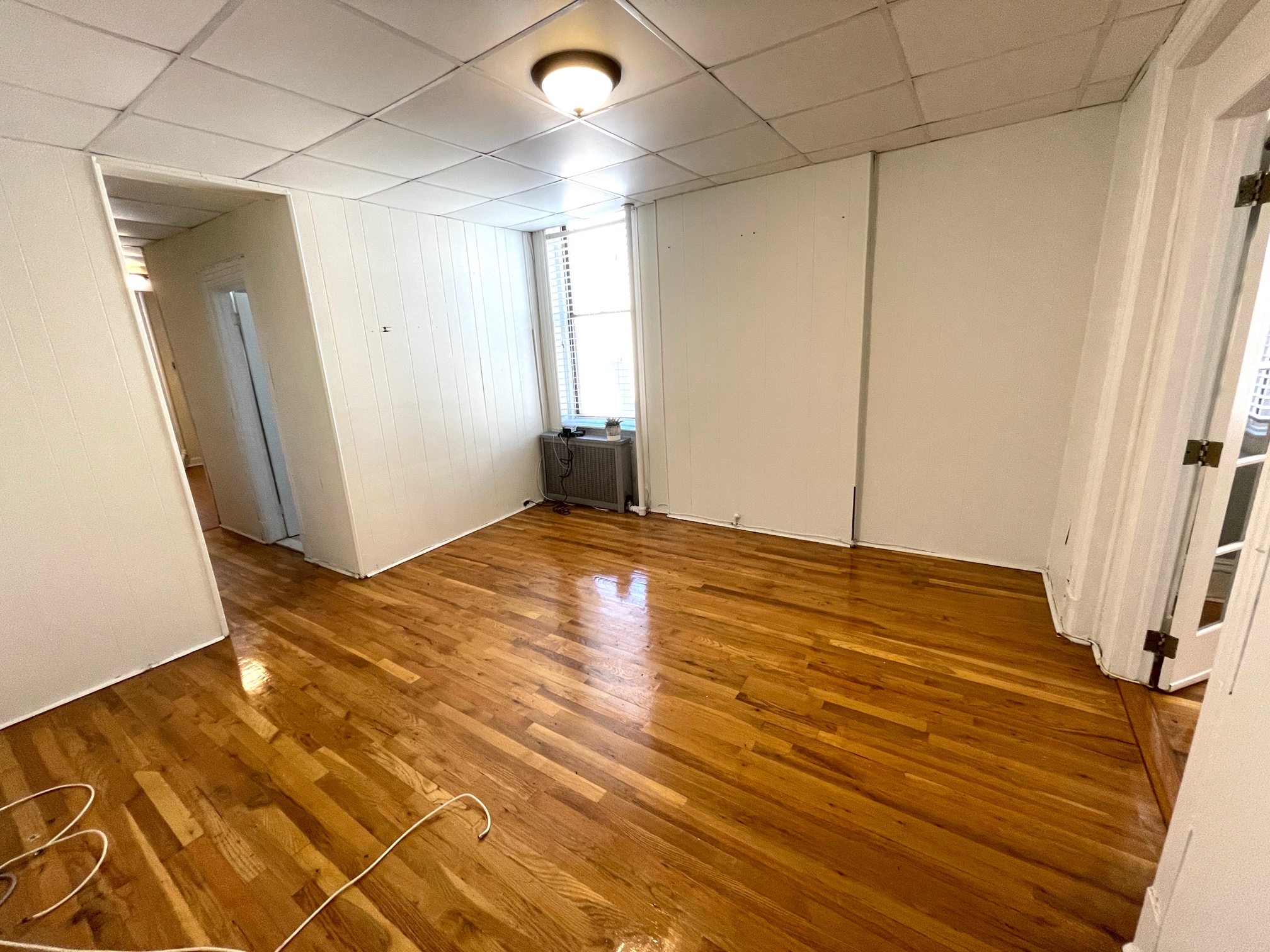 NO BROKER FEE. Amazing location huge 1 bedroom plus 2 dens on desired Hudson St!! Property features new stainless steel appliances, updated kitchen, shared laundry, plenty of closets, hardwood floors and plenty of sunlight. Could be used as a railroad 2 bedroom. Located on the 4th floor No Pets