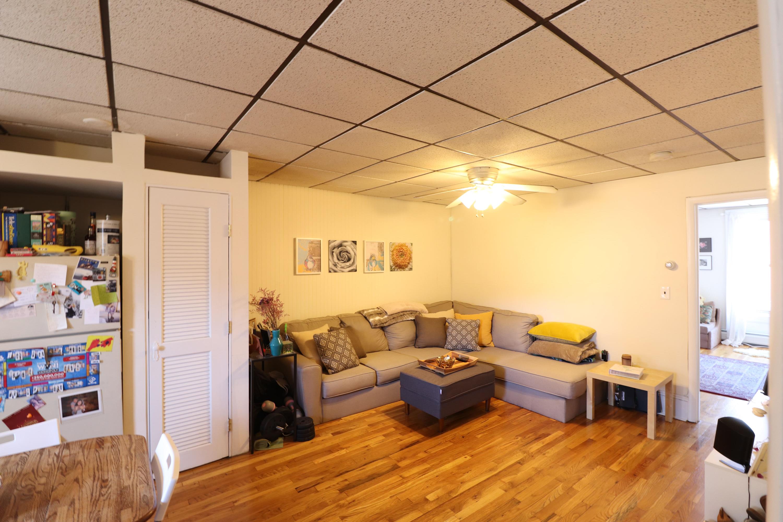 No Broker Fee
Amazing location for this one bed one bath w/ office den. Home features a huge open layout, generous size bedroom, extra den (perfect for office), hardwood floors, TONS of closet space, laundry in the building and nice size shared outdoor space. April 1 move in

