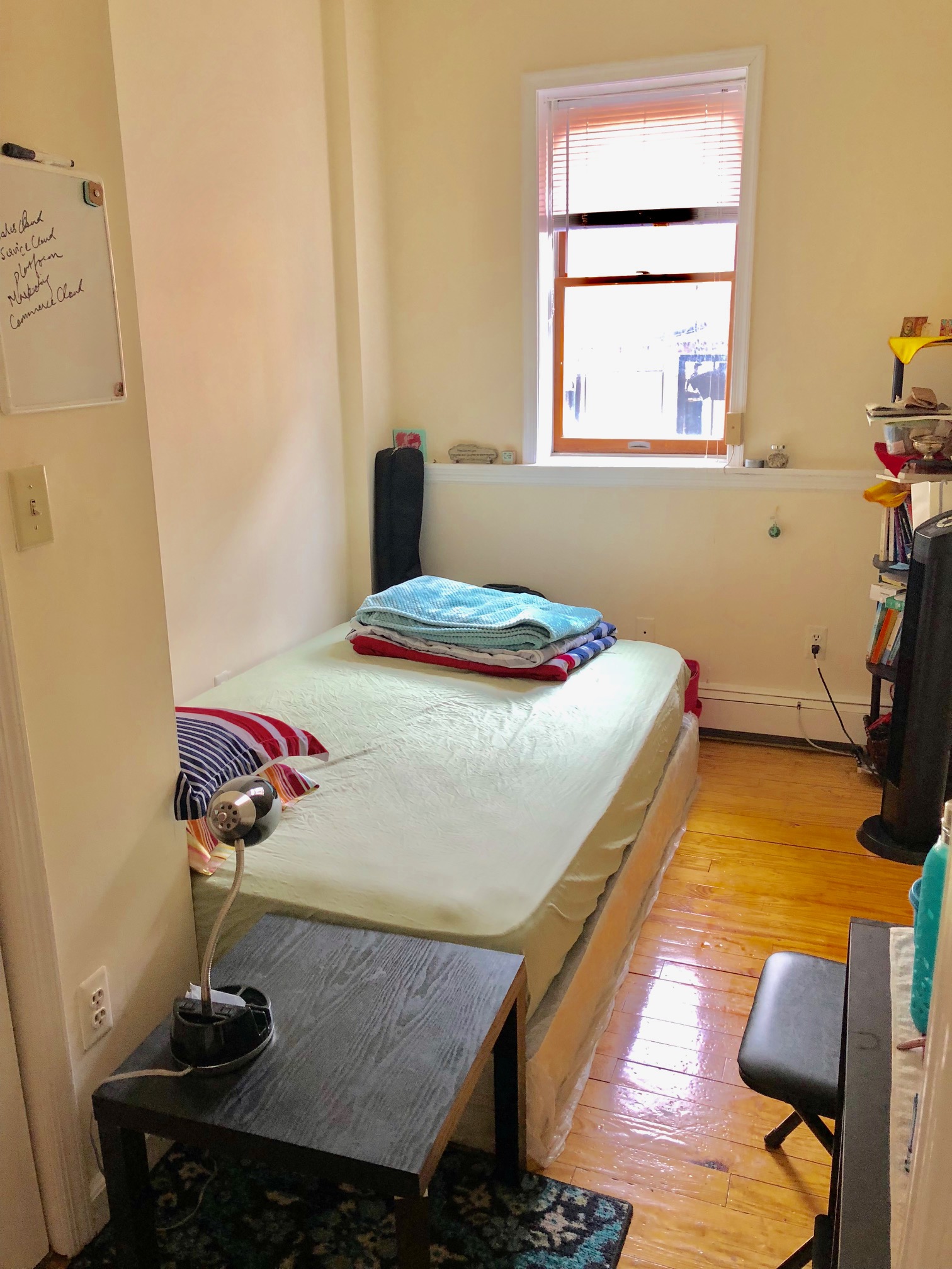 No broker fee! Great location for this 2 bed 1 bath on desirable bloomfield street. Property features: hardwoods floors, gas stove, and a nice open living room. Available May 1st. No pets.