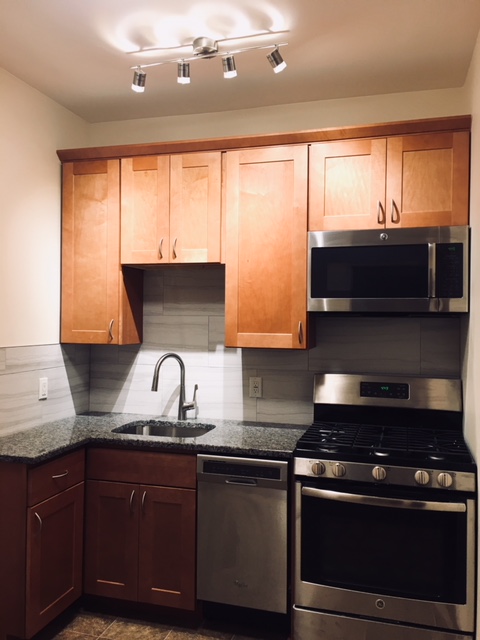 All renovated, cozy 1bedroom apartment, beautiful kitchen with granite counters and SS appliances,
nice size living room and bedroom, hardwood floors, high ceilings and tall windows. Nice neighborhood in Jersey City Heights, close to Palisade Ave, with public transportation 24/7 - great apartment for a commuter. call or text to Luce, the listing agent for more info and to arrange a tour. 
Available for 4/1