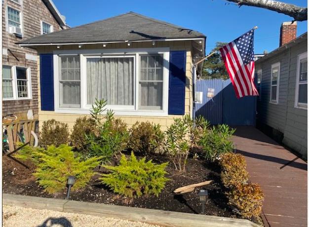 Comfortable & cute 3 bedroom, 1 bath in the heart of Ocean Beach ! 