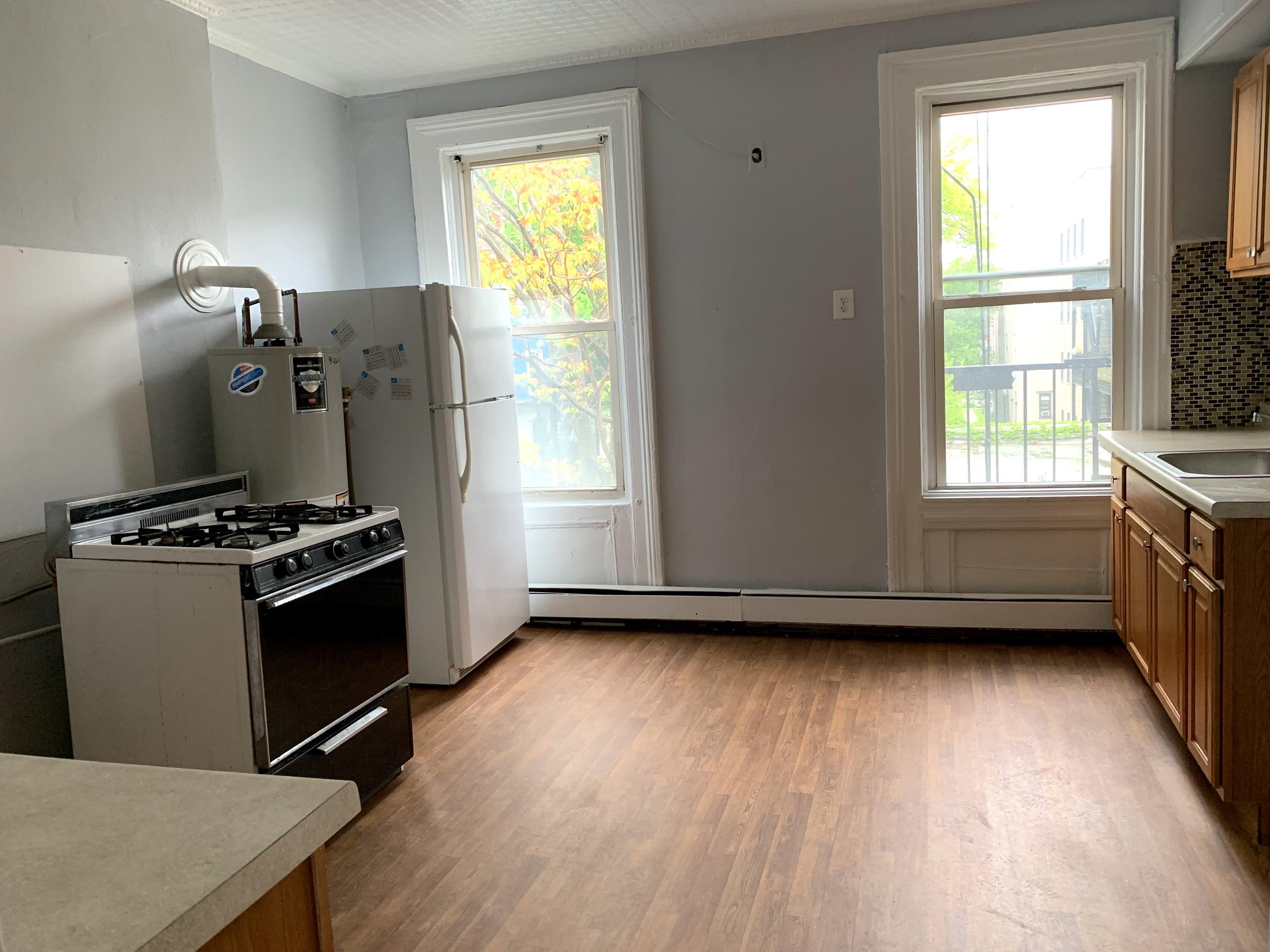 Beautiful 2Bd/1Bth apt plus den, conveniently located on 3rd St Between Park & Willow; Featuring, Wood Cabinetry, Laminate Floors & Heat is Incl. Steps to Transportation to NYC, Shopping, Dining/Bars and Much More. Must See...Won't Last!!!