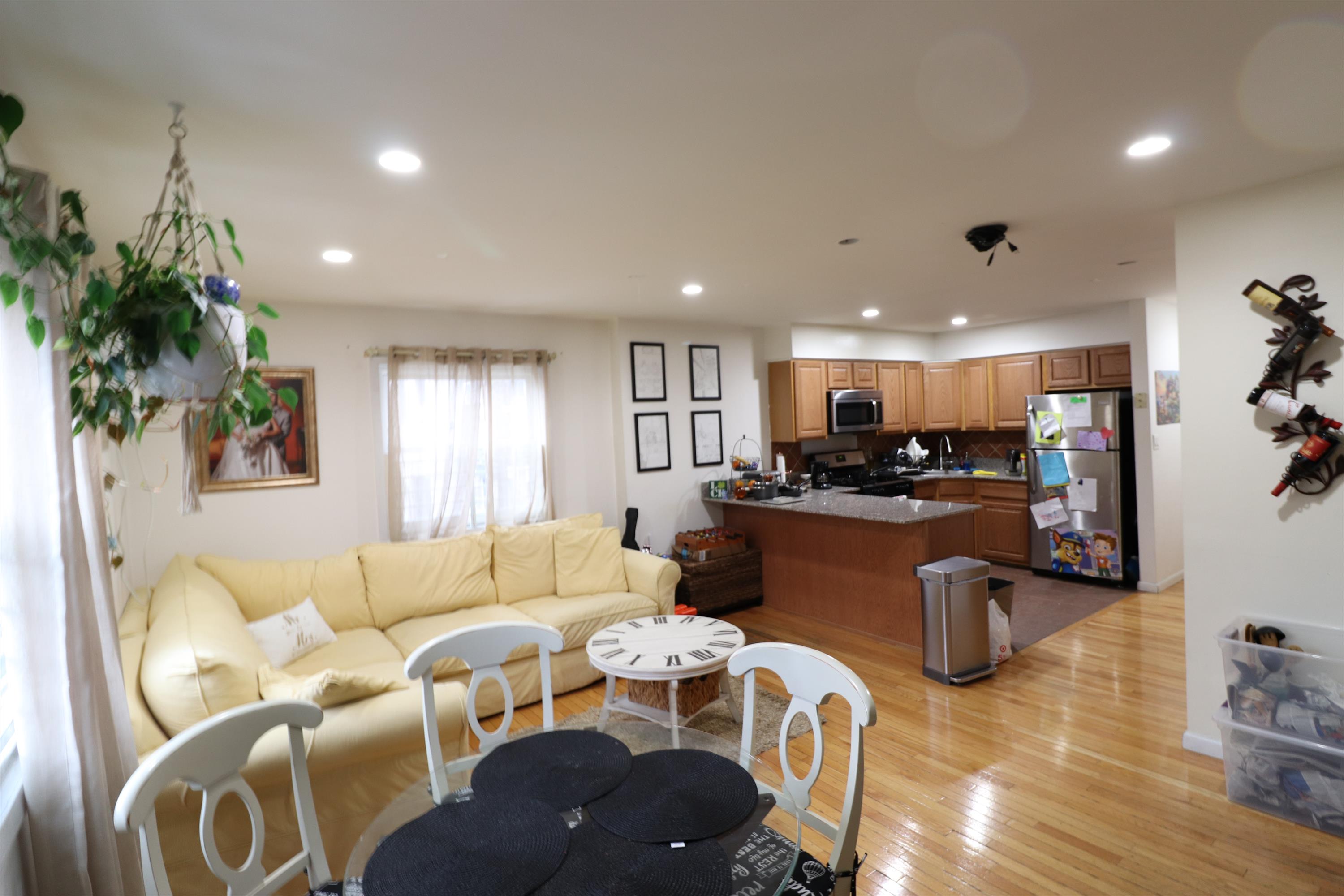 Excellent laid out 1 bed 1 bath, featuring hardwood floors, newer renovated kitchen, and 1 covered parking spot. NO broker fee. Available 5/15. no pets.