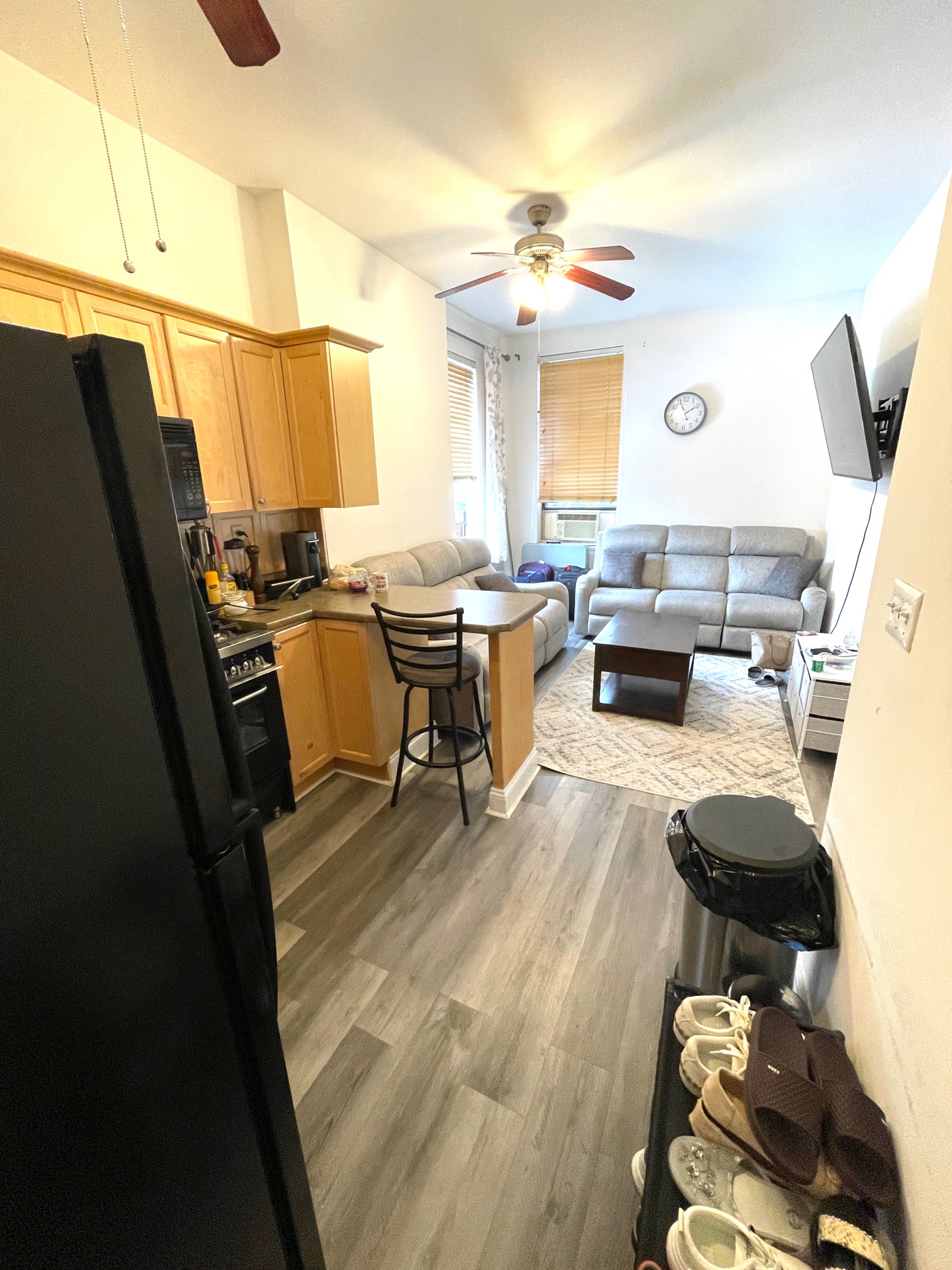 Fantastic 1 bedroom + den in the heart of Hoboken. Apartment features, hardwood floors, efficient open layout and a great location! Unit is only 1 flight up. Don't miss out on this fantastic unit. Tenant pays broker fee. 