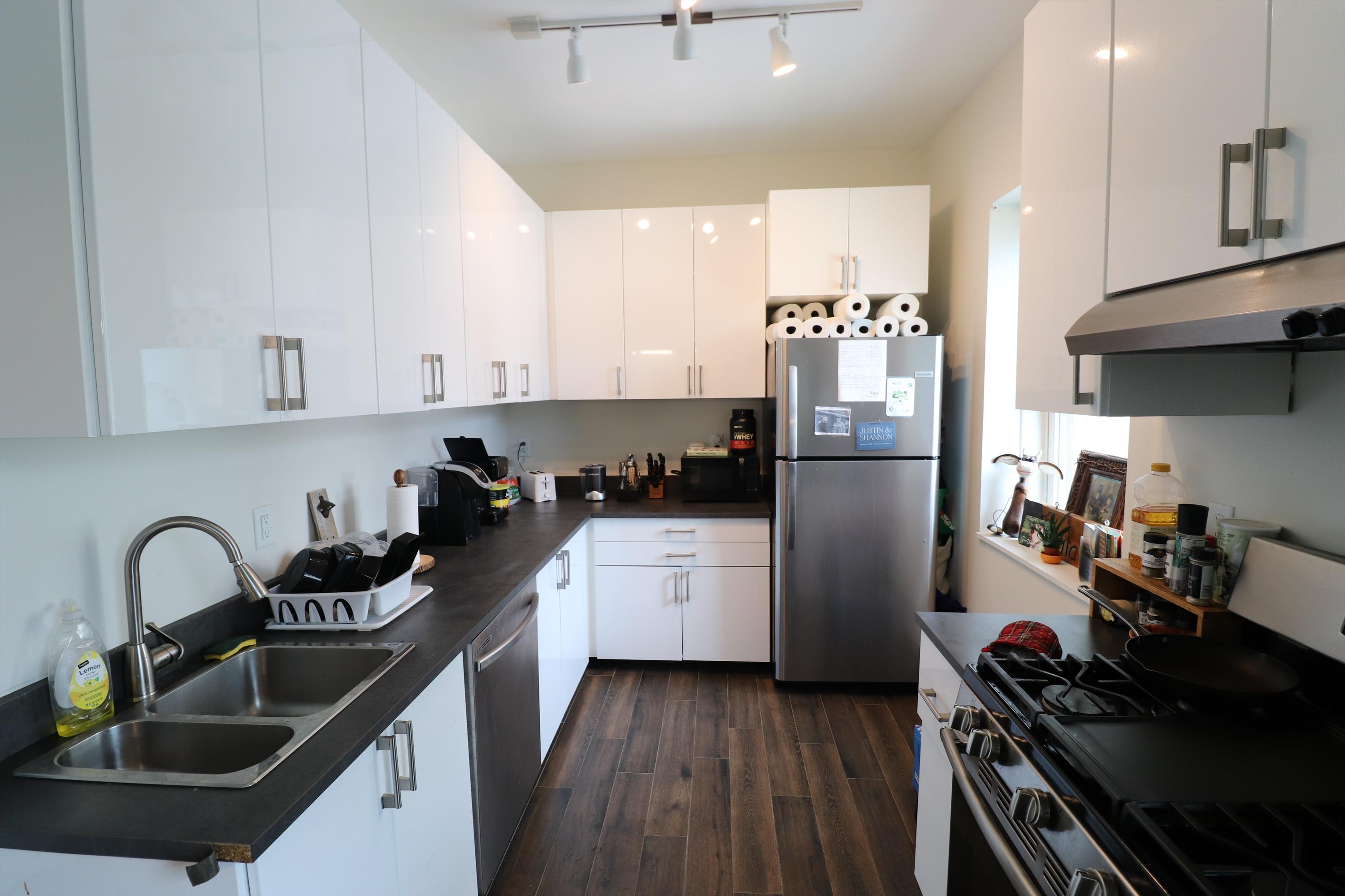 Amazing 3 bed, 1.5 bath apartment located in the heart of Hoboken! Kitchen was renovated 2 years ago with stainless steel appliances. Shared yard and free laundry on site! High ceilings and hardwood floors throughout. (Landlord is open to paying the fee for a higher monthly payment.)