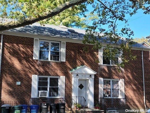 Nice 2 Bedroom 1st Floor Apartment For Rent In Auburndale; Features Living Room, Dining Room, Galley Kitchen w/ Dishwasher, and 1 Full Bath. Recess Lighting. Hardwood Floors Throughout. Rent Includes Gas, Heat, and Water. Tenant Pays Electric. Conveniently Located Near Auburndale LIRR, School, and Shops.
