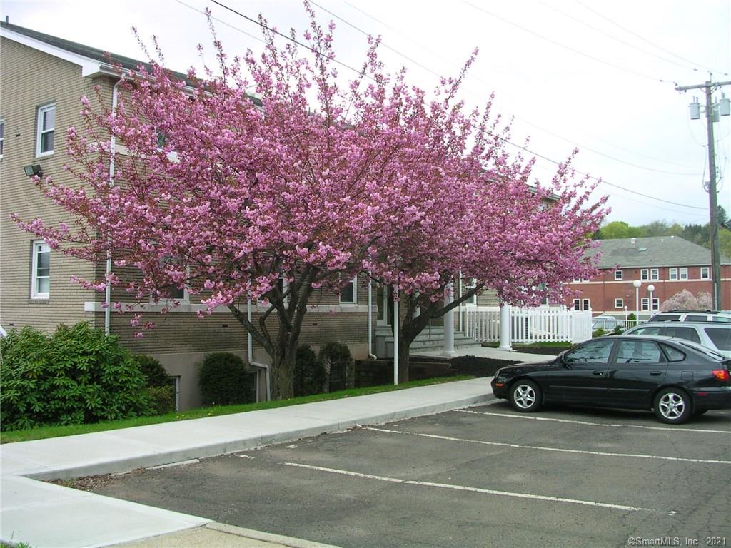 Medical/Dental/Office Condominiums. Can be leased separately or joined together for entire 2nd floor.Lease Rate is $16.00/SF + Utilities.