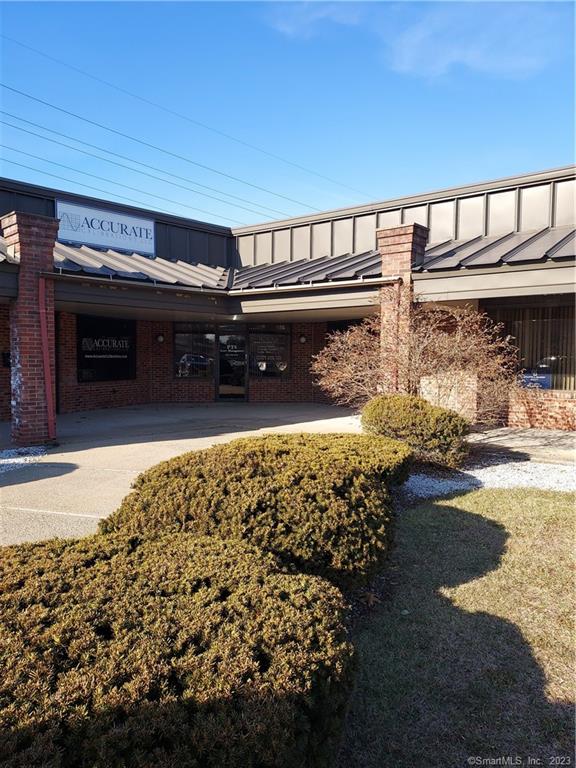 3, 000+- Sq.ft. available for retail or office space, adjacent 2, 400+-Sq.ft.(MLS# 170420937) can be added to make it contiguous for a total Sq.ft. of 5, 400+- or subdivided. Space is currently used as office space. Convenient location on Washington Avenue North Haven between Exit 12 and 13. Amble parking, covered walkways, tenant signage available on Washington Avenue and above your space. Current Tenants include Restaurant, Hair Salon, Finance Office, Muscle Therapy Wellness Lounge