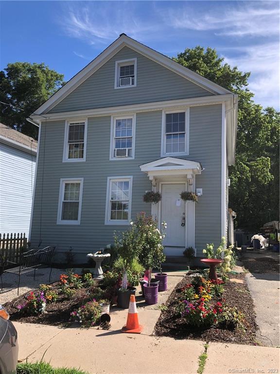 BEAUTIFULLY RESTORED COLONIAL JUST A FEW MINUTE WALK TO TOWN CENTER. FEATURES INCL: SPACEOUS OPEN KITCHENS WITH GRANITE COUNTERS & EAT-ON ISLAND, NEW APPLIANCES INCLUDING WASHERS/DRYERS, A/C, BARNWOOD WAINSCOTNIG, VINRAGE WIDE PLANK DESIGN FLOORING, CEILING FANS, RECESSED LIGHTING, MODERN ENERGY EFFICIENT INSULATION FEATURES. LARGE FULLY FENCED YARD, OFF-STREET PARKING, PROFESSIONAL LANDSCAPING WITH BRICK PATIOS, ILLUMINATED PERGOLA'S, FLOWER GARDENS, STONE WALLS, BIRD FEEDERS. 4 ROOM/1 BEDROOM + DEN/STUDY/SPARE BEDRM + EAT-IN KITCHEN W/PENINSULA + SUN-ROOM + FULL TILED BATH W/WASHER/DRYER $1595/MO + UTILITIES