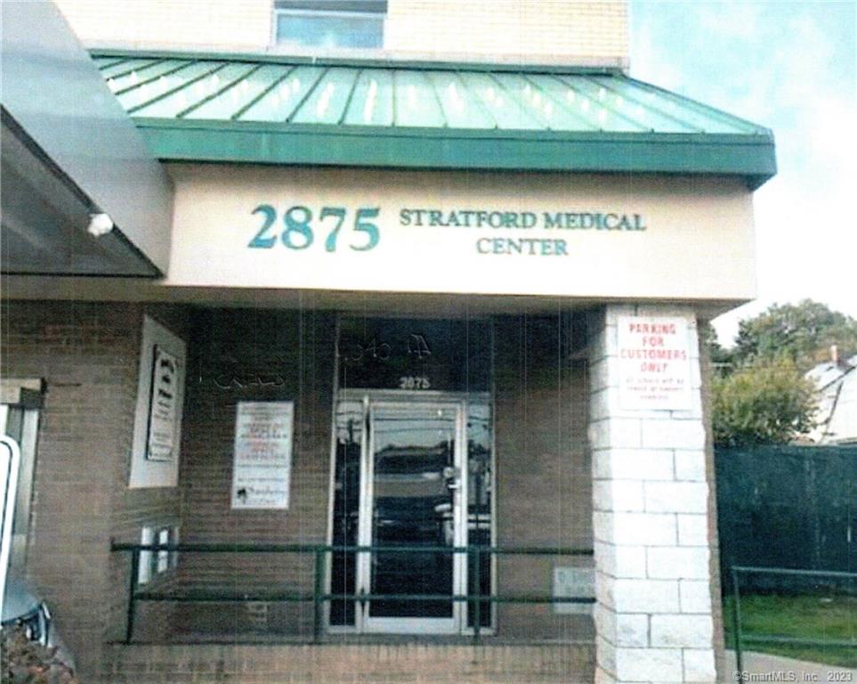 Office space available located on busy corner on (Route 1) Barnum Avenue and Main Street in Stratford close to Major highways, Walmart, Home Depot.2nd floor office/medical space with elevator.? Large open area, individual offices, private bathroomminutes from I-95, high visibility area with ample parking other tenants: Starbucks, Chase Bank, Ambrosia Bakery, Rotary Drug, and many more.?There are 2 vacant units.