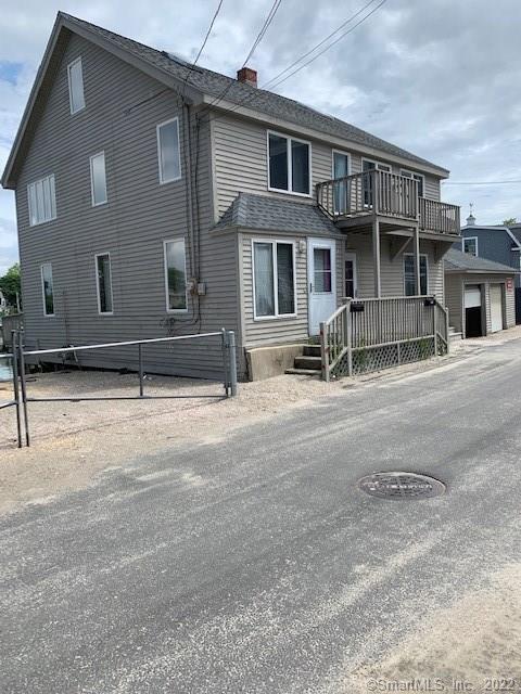 AVAILABLE for acedemic yearFULLY FURNISHED. WATERFRONT DUPLEX. ACCOMMODATES 4. ALSO SEE 2142 FAIRFIELD BEACH ROAD (OTHER SIDE OF THIS DUPLEX). ALSO ACCOMMODATES 4. OWNER/BROKER