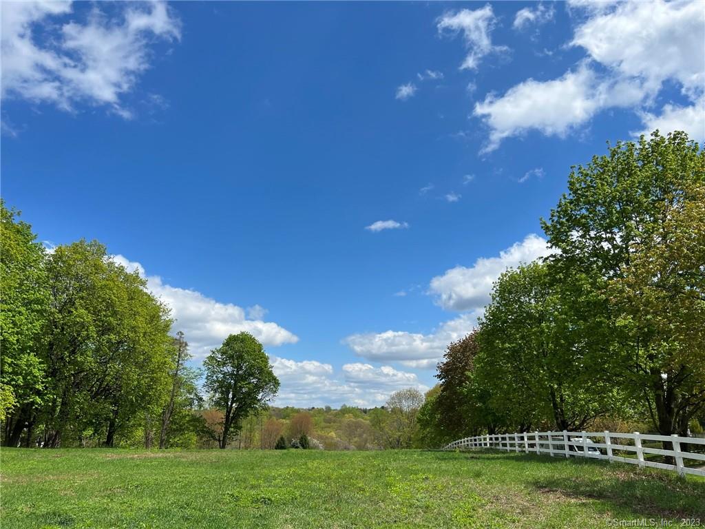 $350, 000+ Price Adjustment! BUILD YOUR DREAM HOME amongst New Canaan's premier estates on coveted Oenoke Ridge. This level, 4-acre prime parcel has pride of place and is the perfect setting to create your very own Connecticut compound. Parcel is shovel-ready with pre-approval to build up to an 8-bedroom estate. Listing agent has information for plans by a prominent architect and builder to build a 13, 000+ sq/ft home, complete with swimming pool/spa, pool house, tennis court, and lush landscaping. Just 47 miles to Midtown Manhattan and 2 minutes to New Canaan's vibrant downtown.