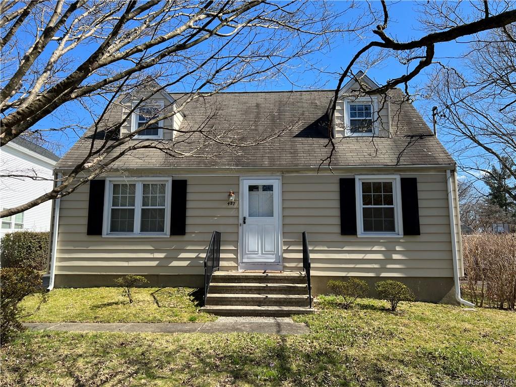 Ideal May 2023 start date for 1-year lease. Co-signers acceptable with satisfactory credit. Conveniently located 4 bed/1 bath close to Fairfield University, Starbucks, Little Pub, ShopRite, Trader Joe's and train stations. New washer/dryer. Cape cod style home with nice kitchen, updated bath, bonus room and great backyard space!