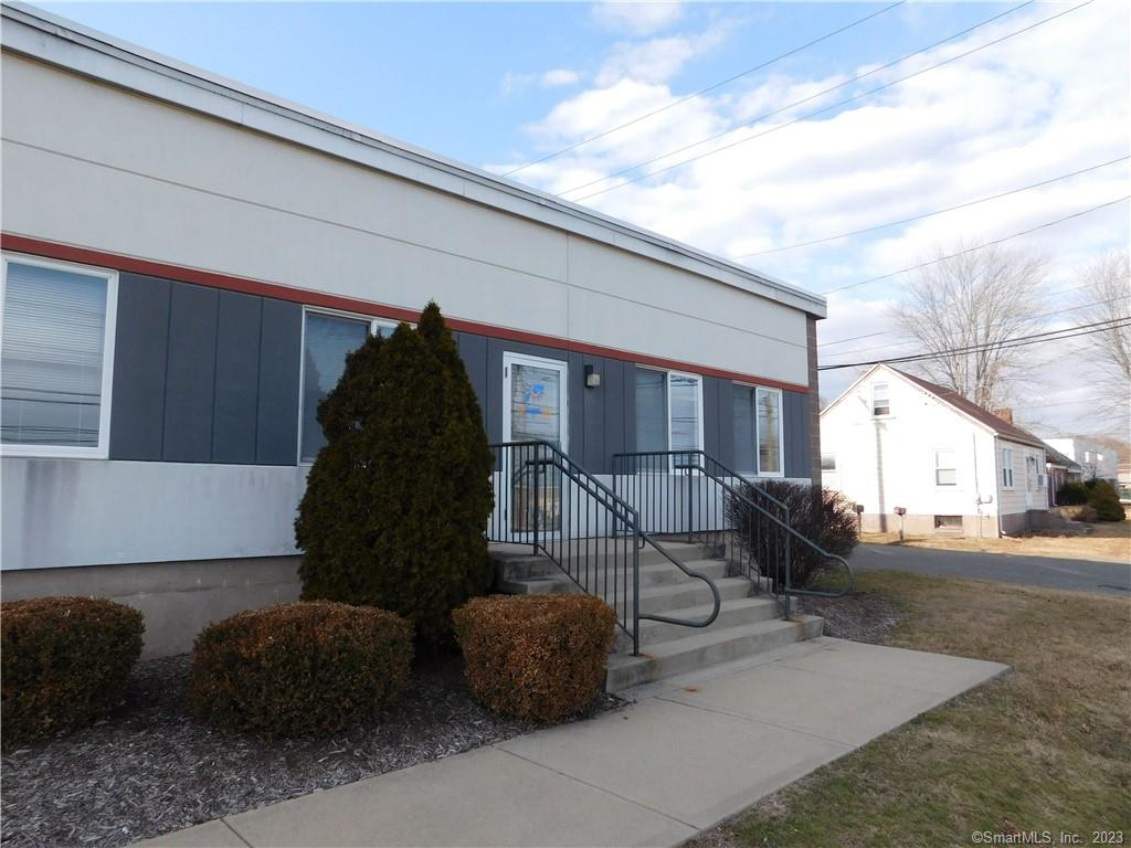 One office space (B-1) Available. Lease rate is $14.00/SF Gross + Utilities. Convenient Location close to I-91 Exit 10 and Parkway (Rt. 15)