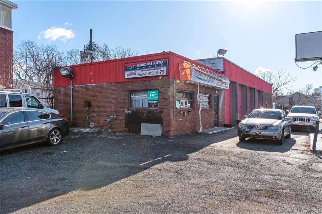 Four-bay garage for sale at the intersection of Walnut Street, Garden Street, and Homestead Avenue in Hartford. Plenty of parking and great visibility in a busy area.