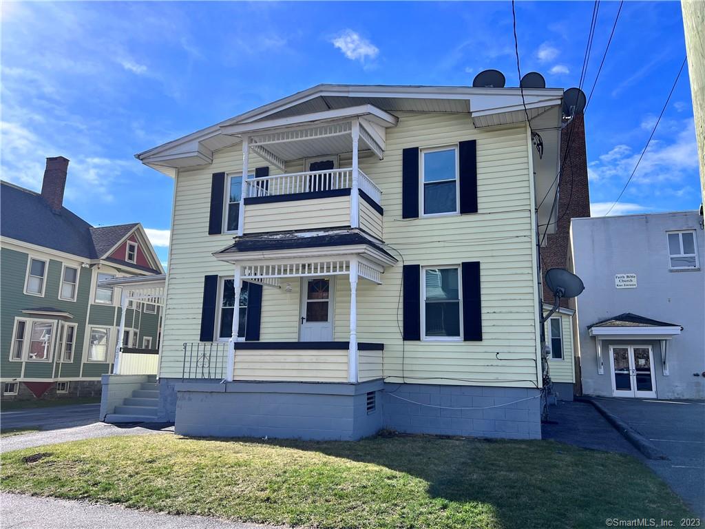 Freshly painted and ready to move in 1st floor 3 bedroom apartment. Conveniently located and is within walking distance to many shops, restaurants and schools. NO Smoking or pets. 1st month and 1 month security deposit.