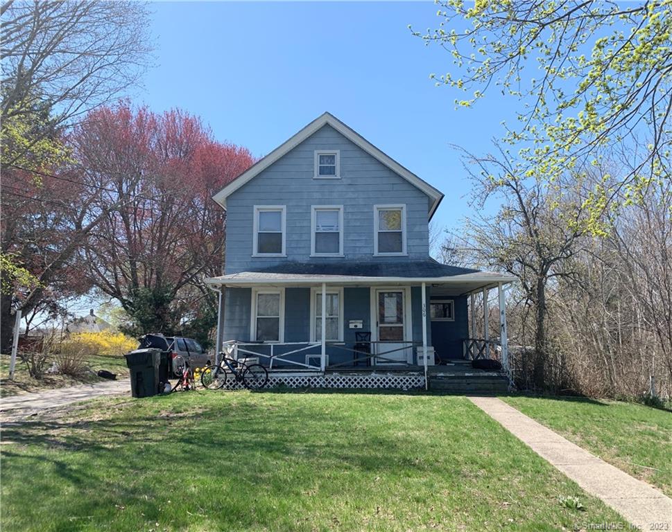 Single Family Colonial with great potential! Property is in need of work. 3 Bed 1.5 Bath conveniently located in the Post Hill Historic District. Enjoy easy access to I95, Ocean Beach, Shopping, Ferries and Parks. Don't let this opportunity pass you by, schedule your showing today!