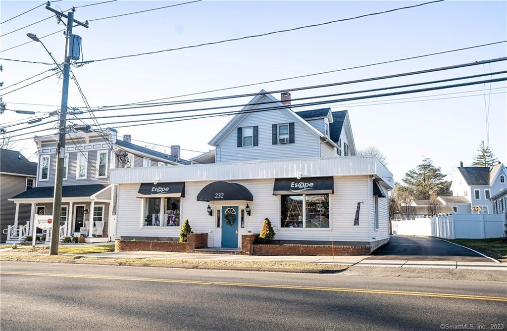 Ideal location for spa next to established hair salon. Open retail area, treatment rooms, and much more! Ideal for nail salon, retail or office use. The property features excellent exposure on Greenwood Ave and off-street parking.