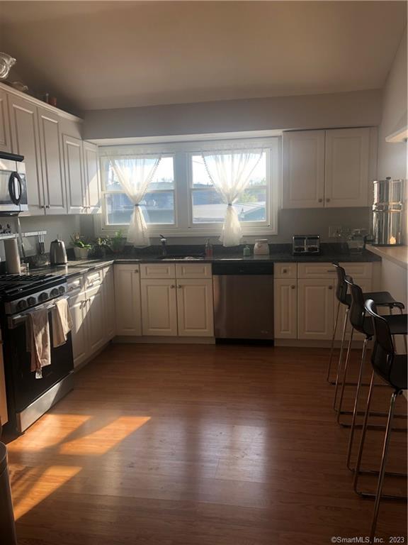 Oversized 3 bedroom with lots of storage and closet space. Located in the heart of downtown Fairfield. Steps to train, walk to beach, restaurants & shopping. Owner/agent