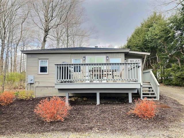 Charming cottage with Lake Views!!! 3 bedrooms, 1 full bath with washer and dryer.Galley style kitchen with open living area.