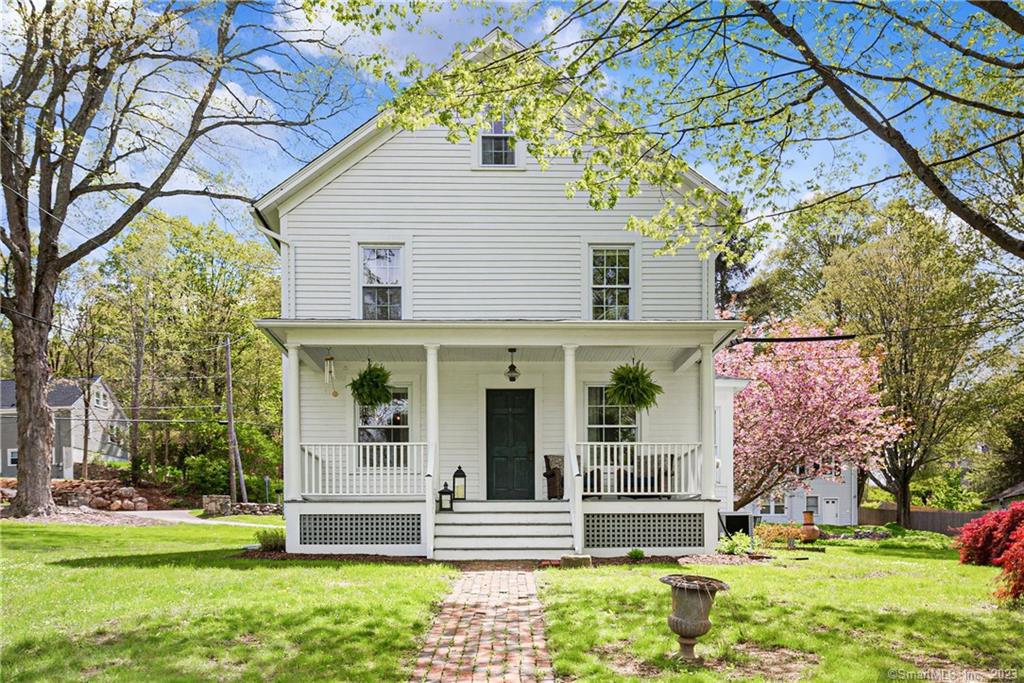 Location, Location, Location! This in town charmer is just what you've been looking for. Meticulously maintained and ready for new owners. You will love the short distance to Main St , Woodbury, one of the most charming towns in Connecticut.