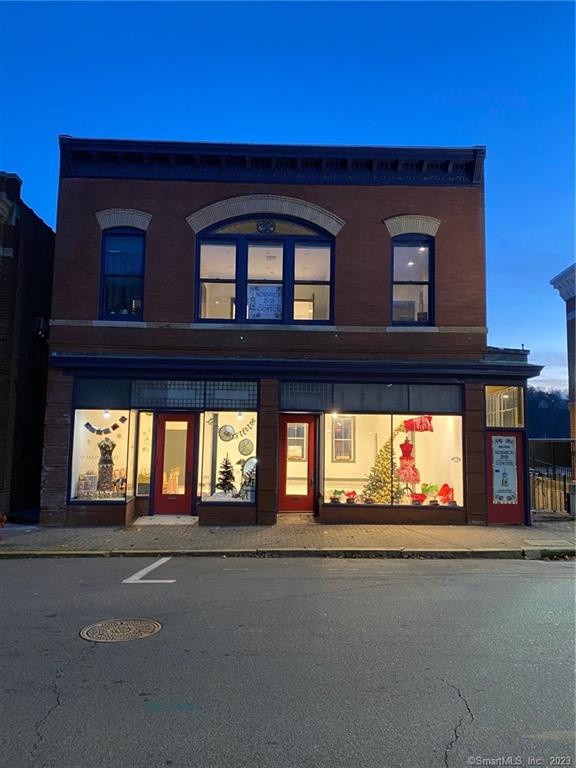 Completely renovated office space located in Downtown next to 40 new apartments being built two doors down. Easy access to buses, Restaurants, and Municipal Services.