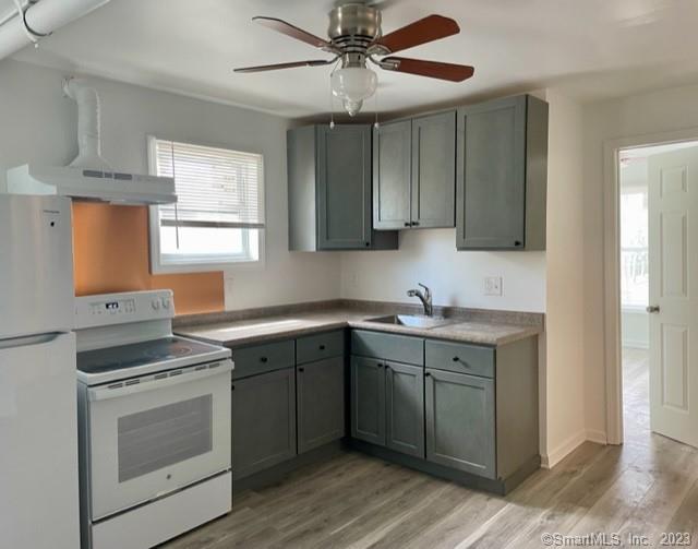 Renovated first floor, two bedroom 1 bath apartment one block away from the Yale University Science Center! Private laundry and in unit washer/dryer.On street parking. A short walk to resturants, coffee shops, Ingils Ice Rink, parks and Yale University Hospital. No pets please!