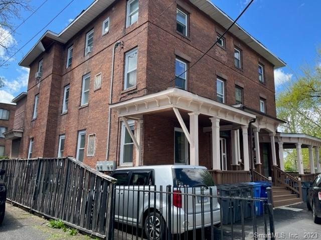 Newley available maintenance free brick building located behind St. Francis Hospital in the Historic Asylum Hill Area available for rent.Large sized 3 bedroom, 1 bathroom, large kitchen in quiet building.Won't last must see!!